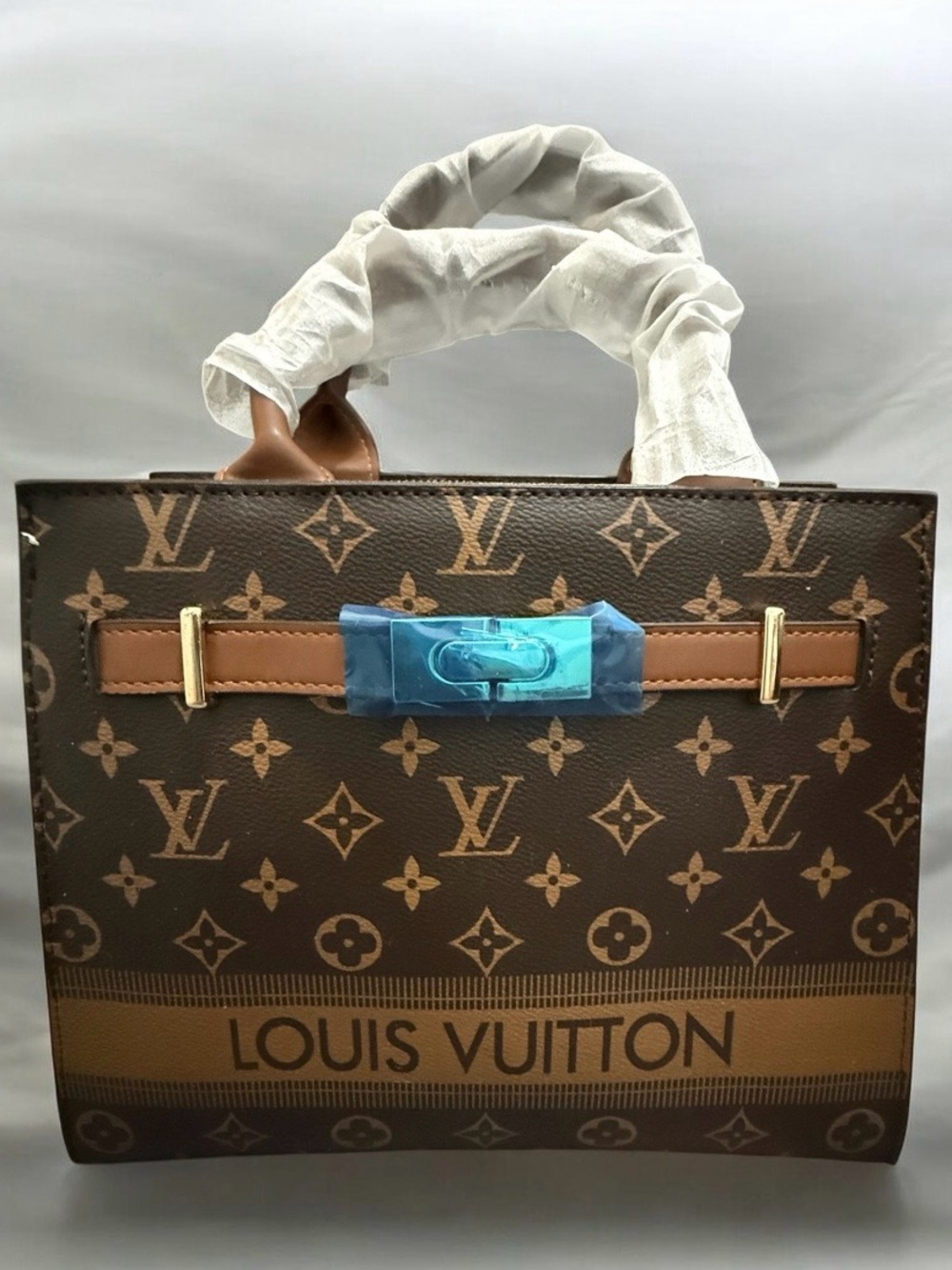 Elegant vintage Louis Vuitton women's wallet in brown leather.